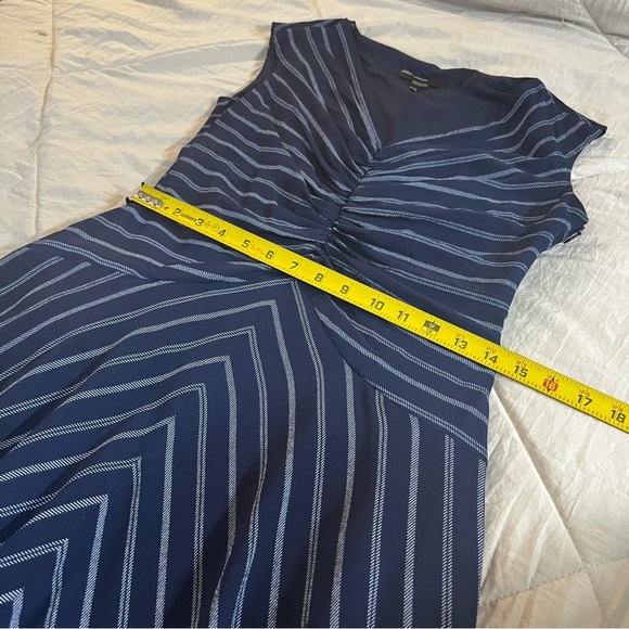 Maggy London Women’s Blue White Striped Midi Dress V-Neckline Size 8 - Picture 7 of 14